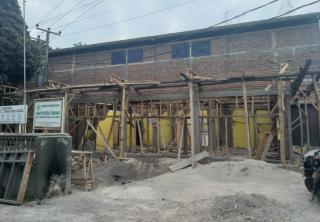 Tingkatkan Pelayan, Pemdes Cibunar Tarogong Kidul Renovasi Kantor Desa 