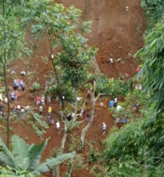 Petani Bernasib Naas Tertimbun Longsor di Kaki Gunung Slamet