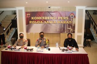 Polda Jabar Konferensi Pers Tindak Pidana Pelemparan Bom Molotop ke Sekretariat PAC PDIP CIleungsi Bogor