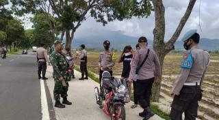 Cegah Penyebaran Covid-19 Pada Pengguna Jalan, Polres Majalengka Polda Jabar Bersama Muspika Tingkatkan Ops Yustisi