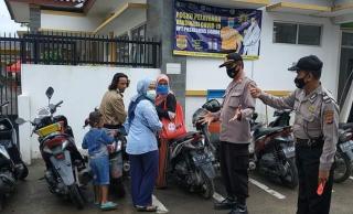 Upaya Mengedukasi, Ops Yustisi Polres Majalengka Polda Jabar Bagikan Masker Gratis
