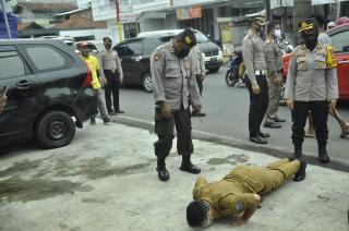 Kapolres Banjar Tindak Tegas Pelanggar Prokes Tanpa Tebang Pilih, Salah Satu Pegawai di Sanksi Push up