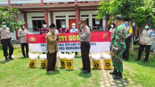 Kapolres Indramayu Luncurkan Dua Ton Beras Untuk Enam Pondok Pesantren