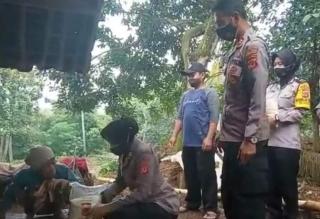 Program Polres Majalengka Polda Jabar, Jumat Berkah Terus Berbagi Sedekah Kepada Kaum Jompo