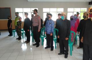 Kapolsek Pamulihan Hadiri Upacara Peringatan HUT RI ke-75 Secara Virtual