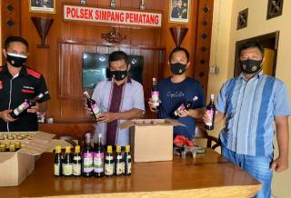 Polsek Simpang Pematang Lakukan Operasi Cempaka 2021 Amankan Puluhan Botol Miras