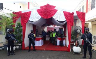 Antisipasi Kerawanan Jelang Pilkada, Sat Brimob Polda Jabar Lakukan Pengamanan Kantor KPUD Kabupaten Sukabumi