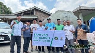 MAN 2 Cilegon dan BAZNAS Salurkan Air Bersih untuk Warga Terdampak Kekeringan di Tembulun