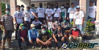 Cegah Penyebaran Covid-19, Pemdes Mekargading Lakukan Penyemprotan Disinfektan Di Pemukiman Warga