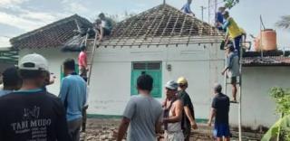 Babinsa Koramil Manisrenggo Lakukan Karya Bakti Rehab Tempat Ibadah