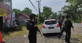 Sat Brimob Polda Jabar Amankan Operasi Ketupat Lodaya 2021 di Wilayah Cirebon