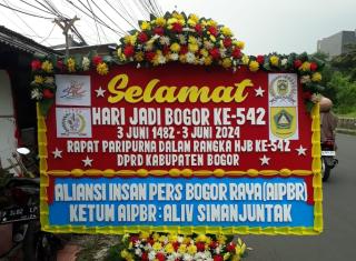 Aliansi Insan Pers Berikan Karangan Bunga untuk Peringatan HUT ke-542 Kabupaten Bogor