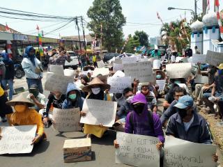 Gerakan Petani Sindangresmi Tuntut Dinas Pertanian Pandeglang Usut Tuntas Jual Beli Alsintan