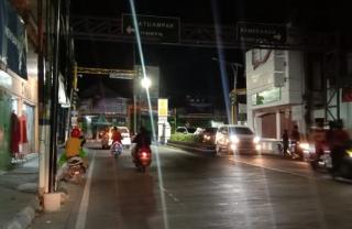 Lima Hari Lampu Penerang Jalan Mati di Tengah Kota Sampang Bermasalah, Instansi Terkait Tak Peka