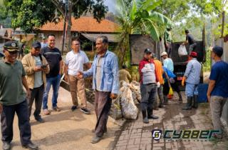 Kadis LH dan Ketua Komisi IV DPRD Kota Cilegon Kawal Gotong Royong Warga Sumur Wuluh
