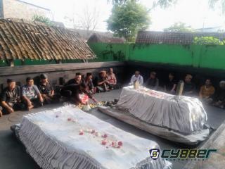 Dari Jalur Darat hingga Jalur Langit! Ratusan Korban PD BKK Klaten Ziarah ke Makam Eyang Melati, Tuntut Rp60 Miliar Dana Nasabah Dikembalikan