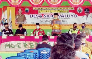 Haroni Kades Sidowaluyo Memaparkan Pelaksanaan Kegiatan Pembangun Desa 2020-2021