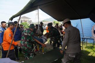 Latih Kesiapsiagaan Kodim Cilegon, Korem 064 Maulana Yusuf Gelar Simulasi Bencana Tsunami di Pantai Mabak