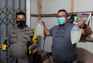 Polsek Pameungpeuk Polresta Bandung Gelar Razia Miras, Puluhan Liter Minuman Beralkohot Disita