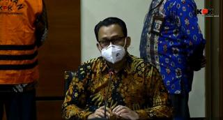 Diduga Terima Suap 1 Miliar, Bupati Bandung Barat Umbara dan Anaknya Ditahan KPK