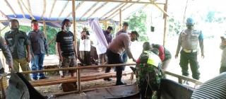 Berantas Pekat, TNI-Polri dan Pemdes Serta Tokoh Agama Bongkar Tempat Judi Sabung Ayam di Kp. Biru Desa Mandalasari