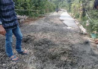 Telan Dana Miliaran Rupiah, Diduga Pembangunan Jalan Peraduan Ijut Sarat KKN