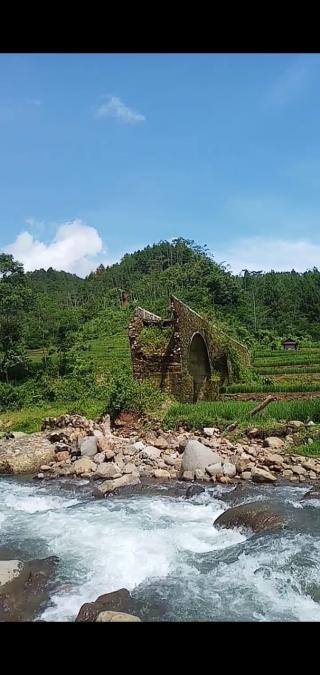 Jembatan Sungai Cijalu di Kecamatan Majenang Ambruk
