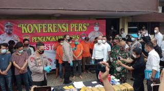 Sekda Nias dan Tiga Wanita Pesta Ekstasi di Sebuah Cafe