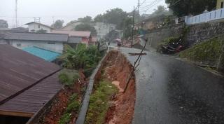 Tanjungpinang Dilanda Bencana Tanah Longsor dan Banjir, Sejumlah Ruas Jalan Lumpuh