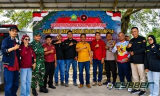 Karang Taruna Tunas Arum Tegaskan Komitmen Kebangsaan Lewat Pembentangan Bendera Merah Putih di Situ Rawa Arum