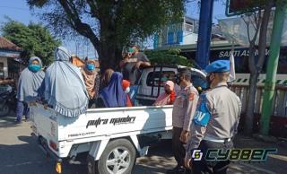 Polisi Pantau Vaksinasi Sinergitas di Gerai Vaksin Presisi Desa Babakananyar