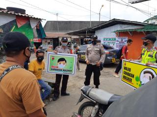 Ingatkan Warga Akan Protokol Kesehatan, Personel Polres Indramayu Polda Jabar Blusukan di Pasar Edukasi 3M