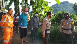 Kapolres Sumedang Tinjau Lokasi Bencana Alam di Sumedang Selatan