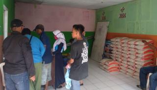 Masyarakat Desa Srogol Terima Bantuan Pangan Non Tunai 