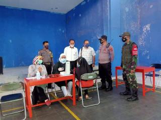 Polres Majalengka Bersama Koramil Monitoring dan Kawal Langsung Vaksinasi