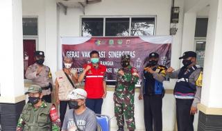 Percepatan Vaksinasi Nasional, Polsek Jatiwangi Bersama Koramil Pantau Gerai Vaksinasi Sinergitas