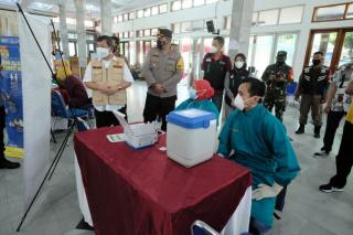 Polres Garut dan Pemkab Garut Gelar Vaksinasi Massal Menyambut HUT Bhayangkara Ke-75