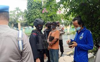 Sat Brimob Polda Jabar Patroli Kamtibmas Ke Wilayah Pelabuhan Kejawanan