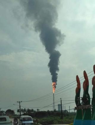 Hujan Asam Akibat Flaring PT.Candra Asri Petrochemical. BALHI Angkat Bicara