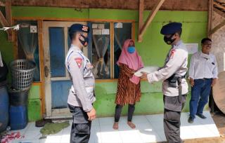 Peringati Hari Kemerdekaan RI ke 75, Sat Brimob Polda Jabar Bakti Sosial
