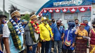 Kantongi 10 Rekomendasi Parpol, Pasangan AFU-ORI Disambut Meriah di Raja Ampat