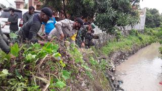 Kelurahan Kalitimbang Bersama Koramil 2301/Cilegon Lakukan Jumat Bersih