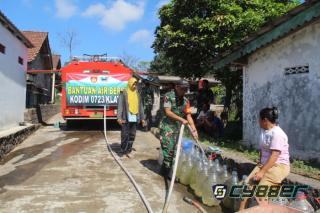 Kodim 0723/Klaten Salurkan Bantuan Air Bersih Untuk Warga Lereng Merapi