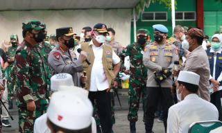 Tinjau Vaksinasi, Panglima TNI dan Kapolri Dengarkan Keluhan Warga Bangkalan