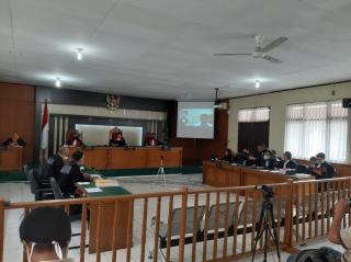 Dicecar KPK, Camat Mandau Kelimpungan Saat Sidang Bupati Nonaktif Bengkalis