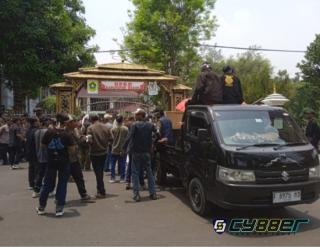 Puluhan Aktivis di Bogor Gelar Aksi Dmai di depan Gedung DPRD