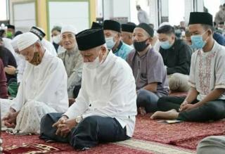 Bupati Sholat Idul Fitri 1442 H di Masjid Agung H. Achmad Bakrie Kisaran