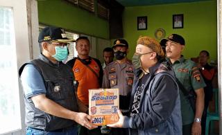 Perum Perhutani Divre Jabar-Banten KPH Garut, Berikan Logistik Sembako pada Korban Bencana Longsor Cisewu