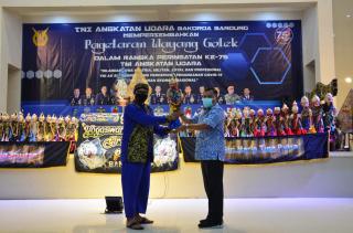 Pagelaran Wayang Golek Hiasi Peringatan Ke-75 TNI AU di Bandung