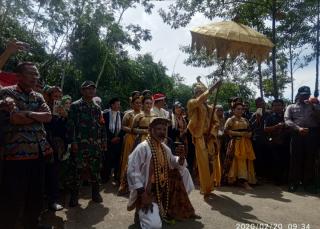 Semarak Deklarasi Forum Silatuhrahmi Sunda Sadunya dan Launching Geopark Di Wisata Batu Mahpar Galunggung 200220
